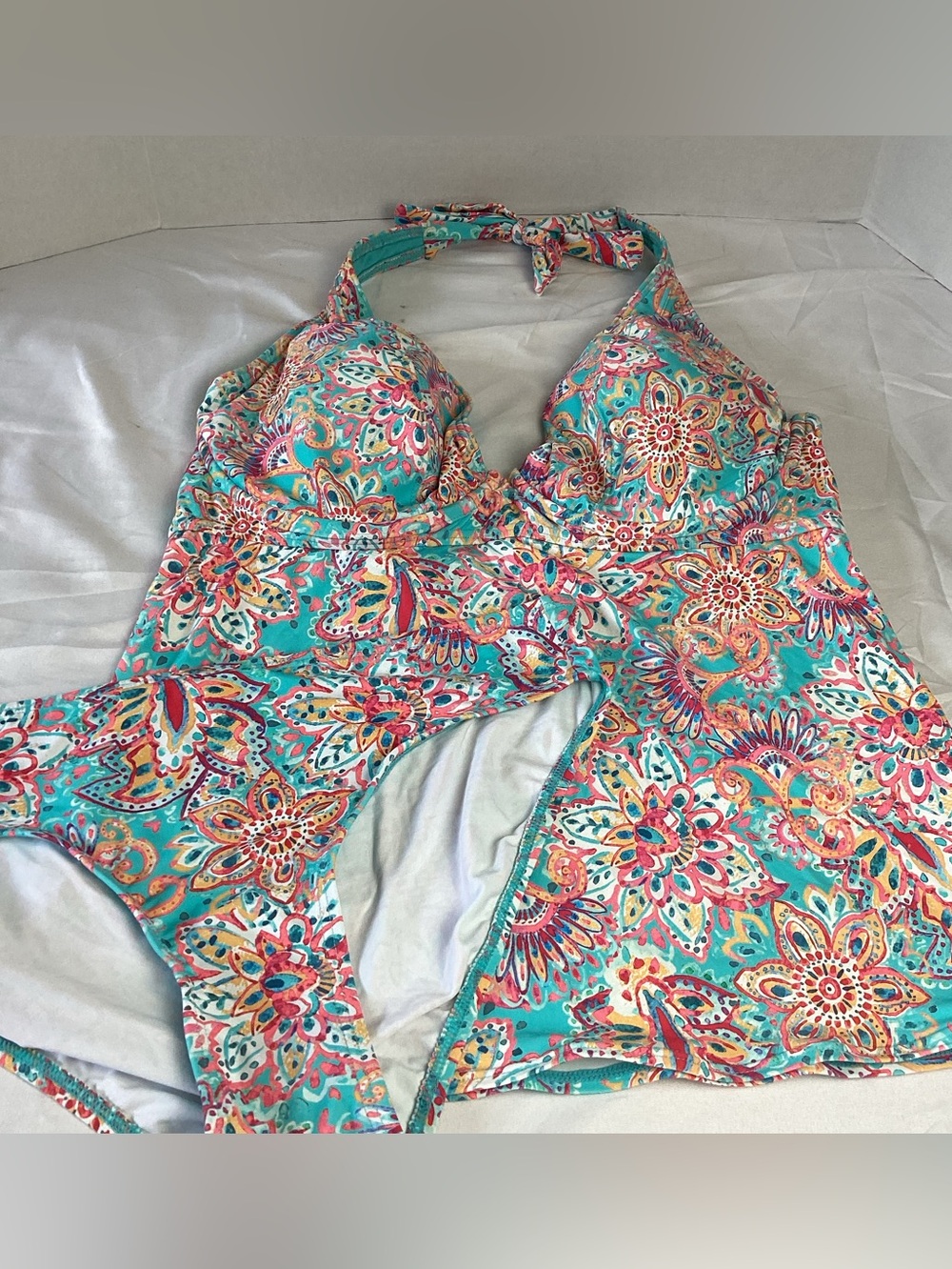 SUNSETS MUSE HALTER TANKINI SET. BOTTOMS XL, TOP 38E,36F,34G.